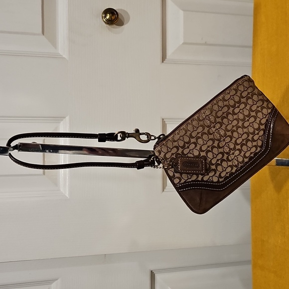 Coach Vintage Signature Leather & Suede Wristlet EUC - Picture 1 of 12